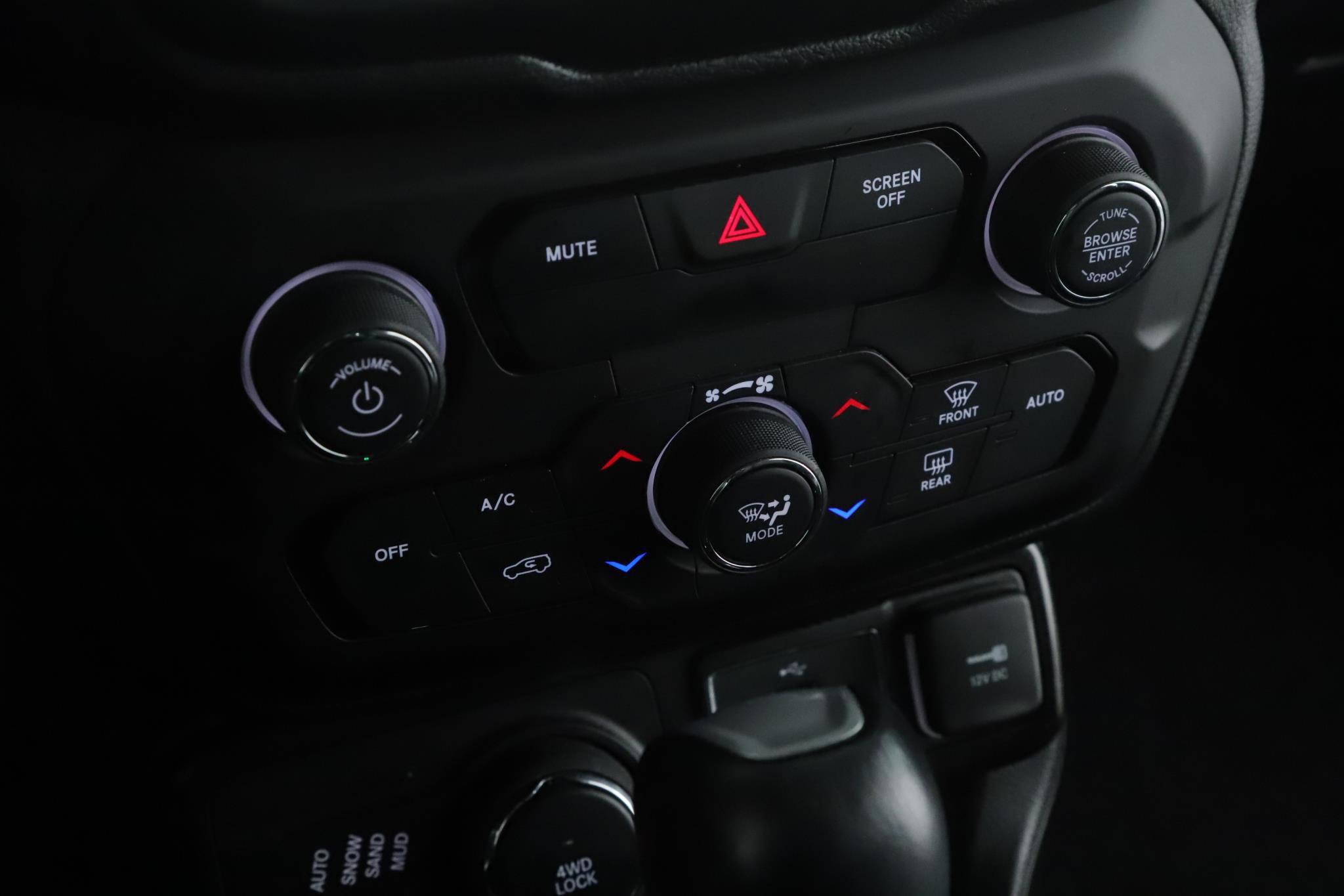 Used 2020 Jeep Renegade Altitude AWD/4WD image 14