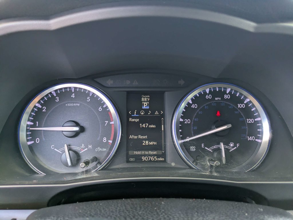 Used 2014 Toyota Highlander XLE AWD/4WD image 30