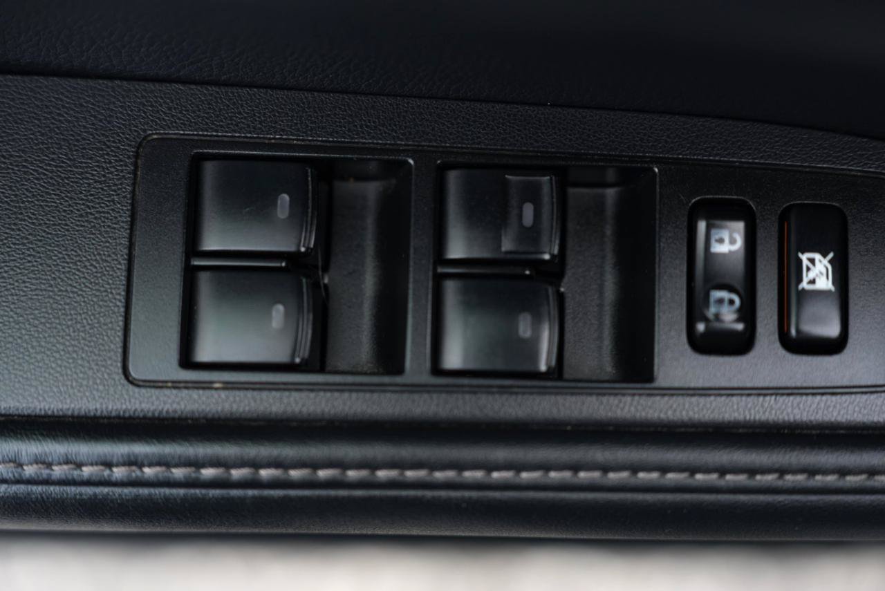 Used 2013 Lexus ES 300h w/ Luxury Pkg FWD image 22