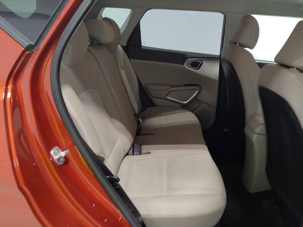 Used 2022 Kia Soul LX image 19