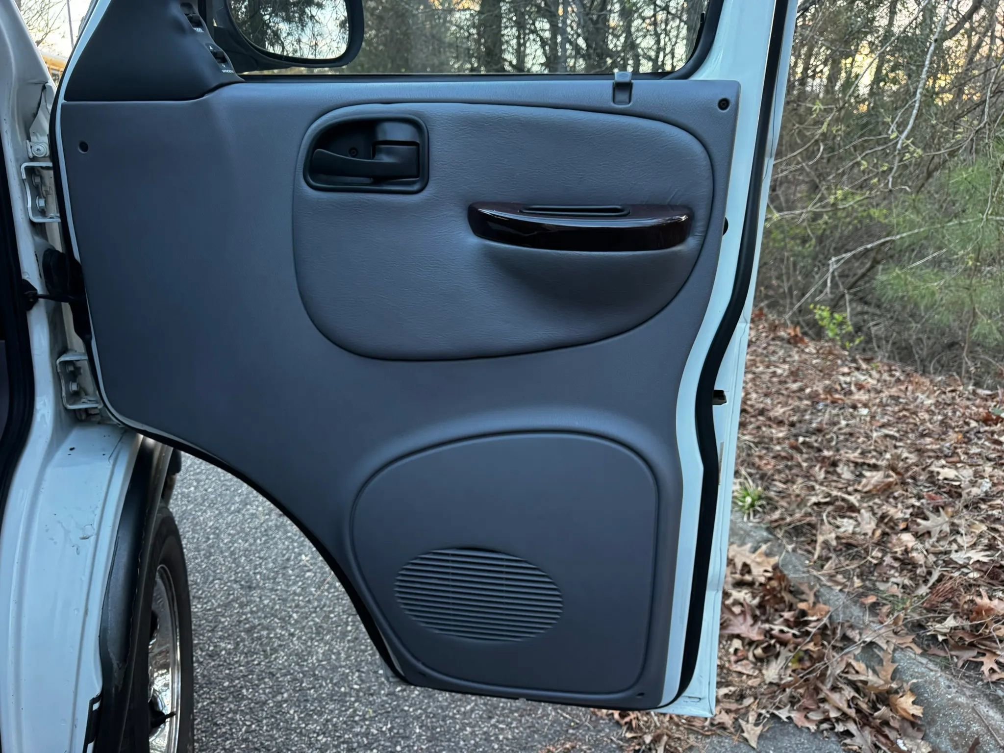 Used 2000 Dodge B1500 Van RWD image 9