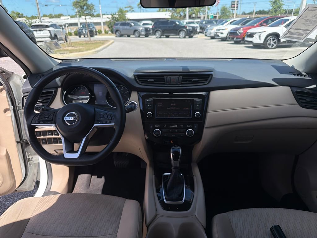 Used 2018 Nissan Rogue SV w/ Premium Package FWD image 25