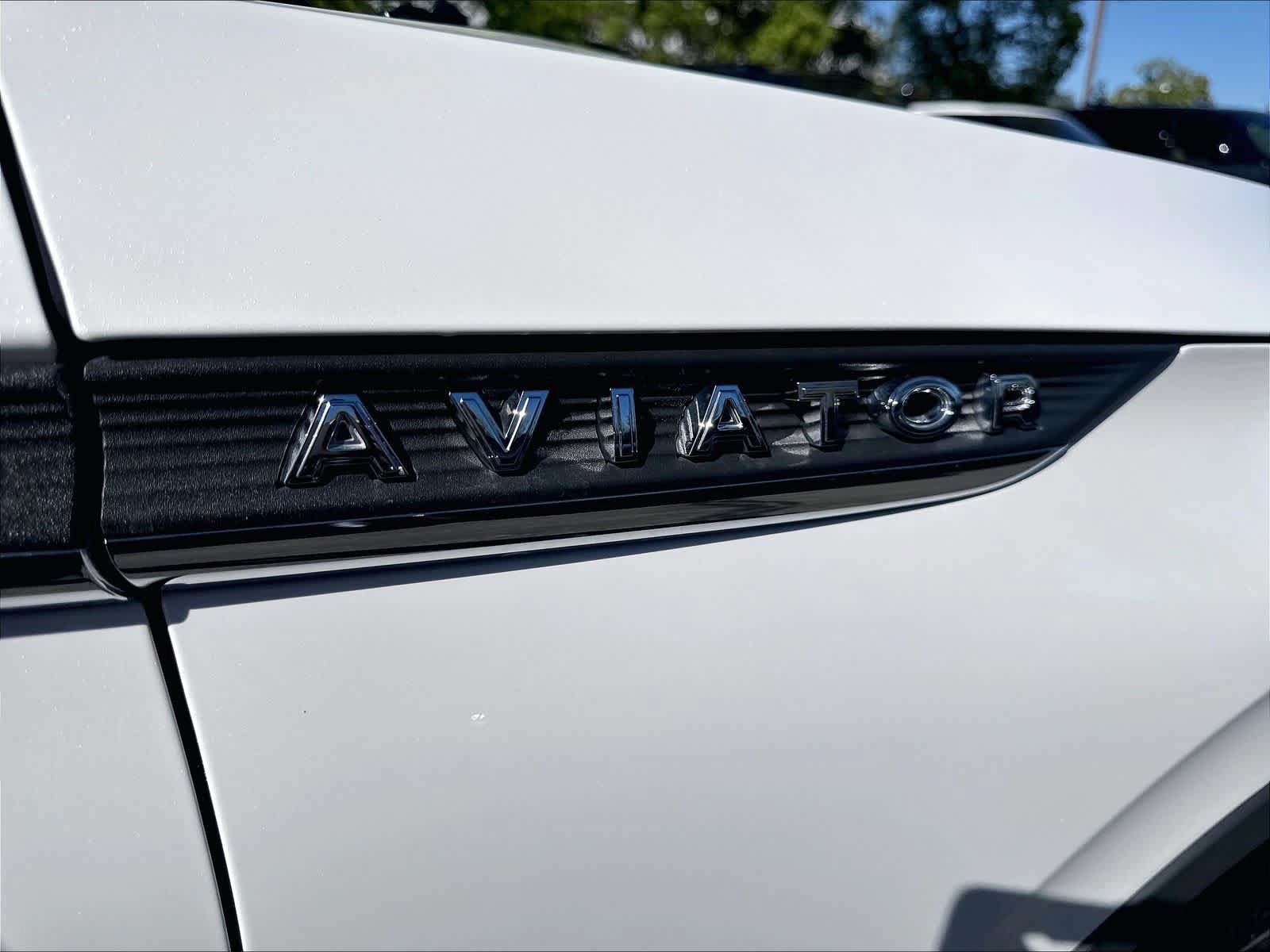 Used 2022 Lincoln Aviator Reserve w/ Equipment Group 201A AWD/4WD image 8