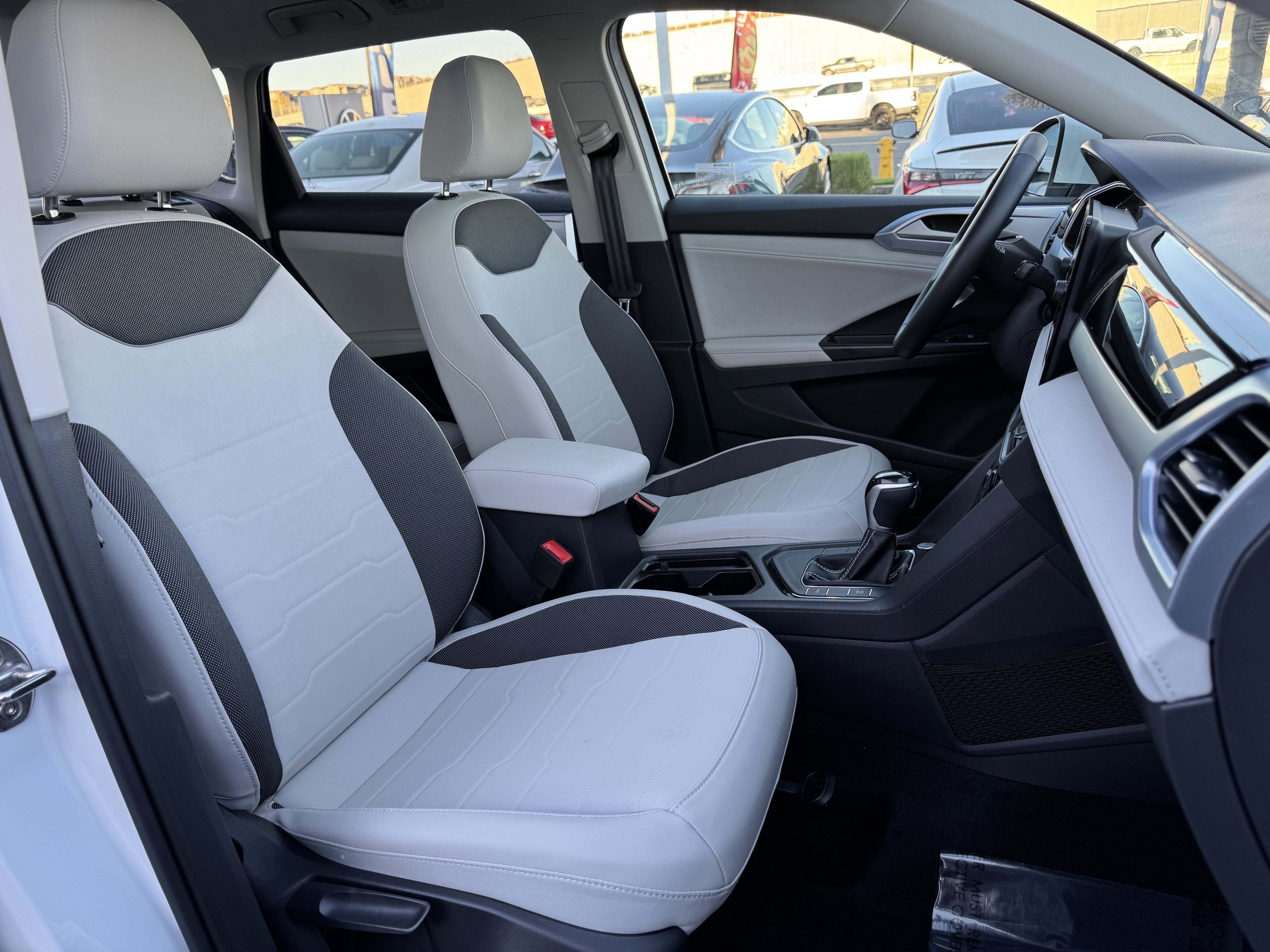 Certified 2025 Volkswagen Taos SE image 36