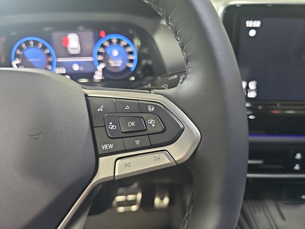 Used 2026 Volkswagen Atlas Cross Sport SEL Premium R-Line AWD/4WD image 18