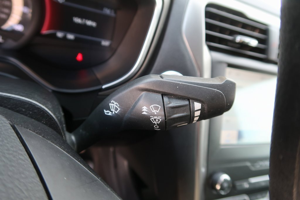 Used 2020 Ford Fusion SE image 19