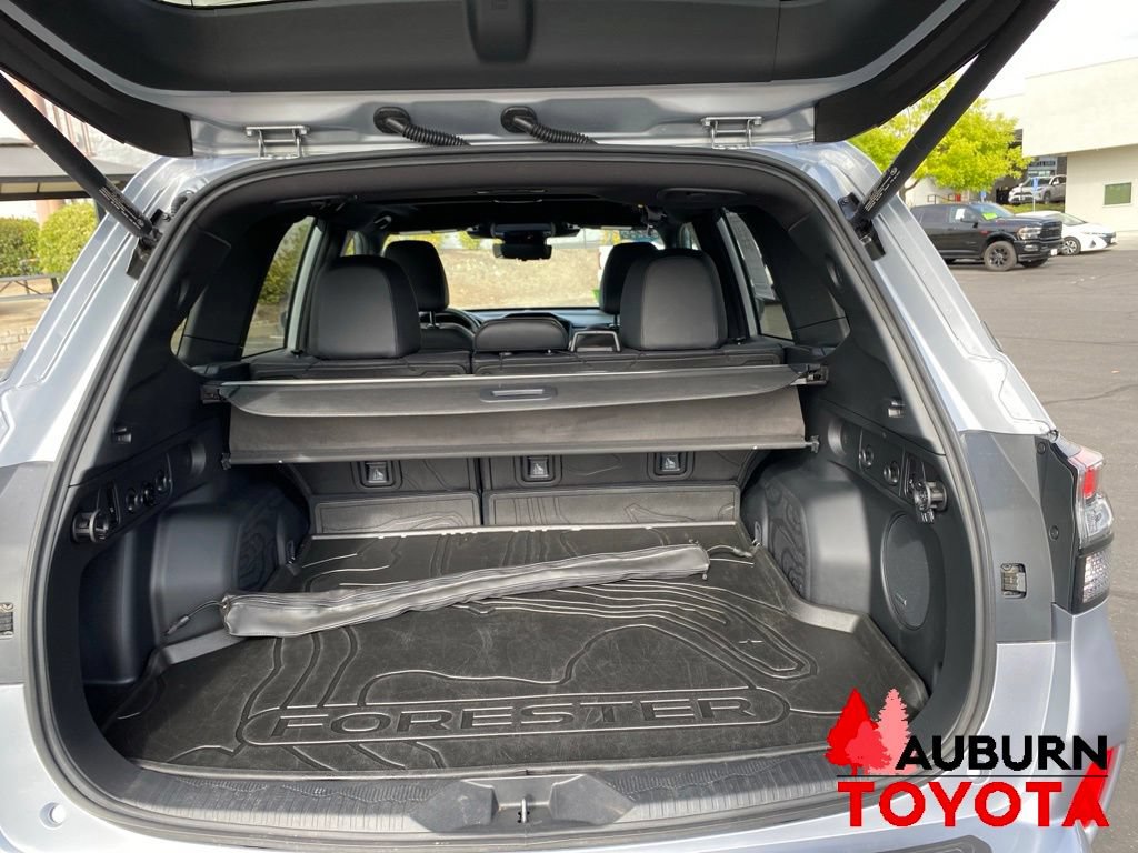 Used 2025 Subaru Forester Touring AWD/4WD image 14