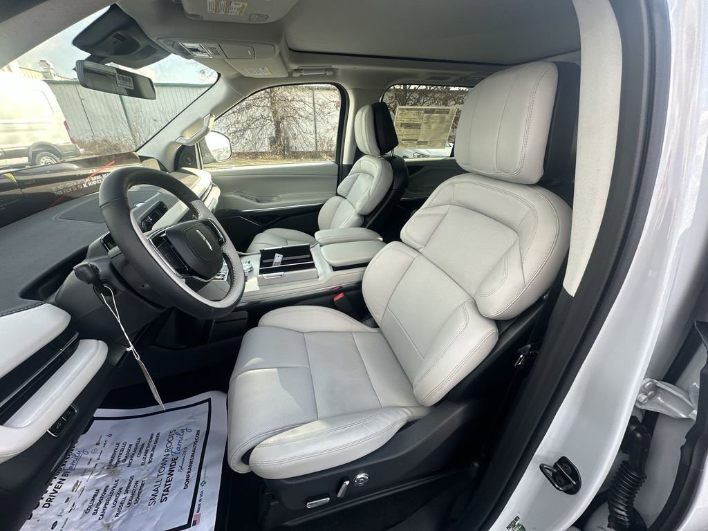 New 2026 Lincoln Navigator L Reserve AWD/4WD image 17