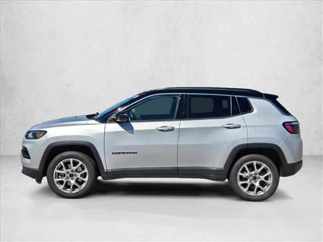 Used 2025 Jeep Compass Limited image 9