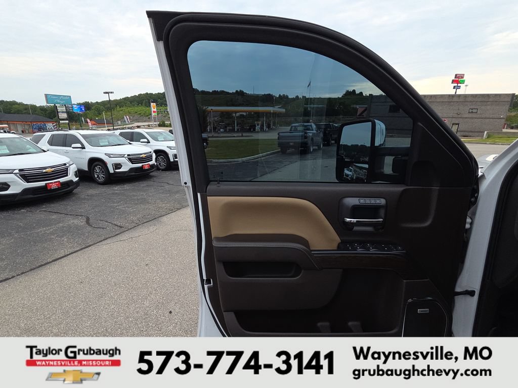 Used 2018 GMC Sierra 2500 Denali w/ Duramax Plus Package AWD/4WD image 13