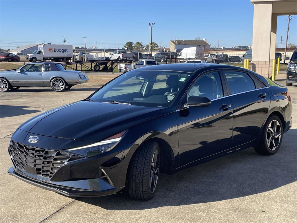 Used 2023 Hyundai Elantra Limited w/ Cargo Package image 7