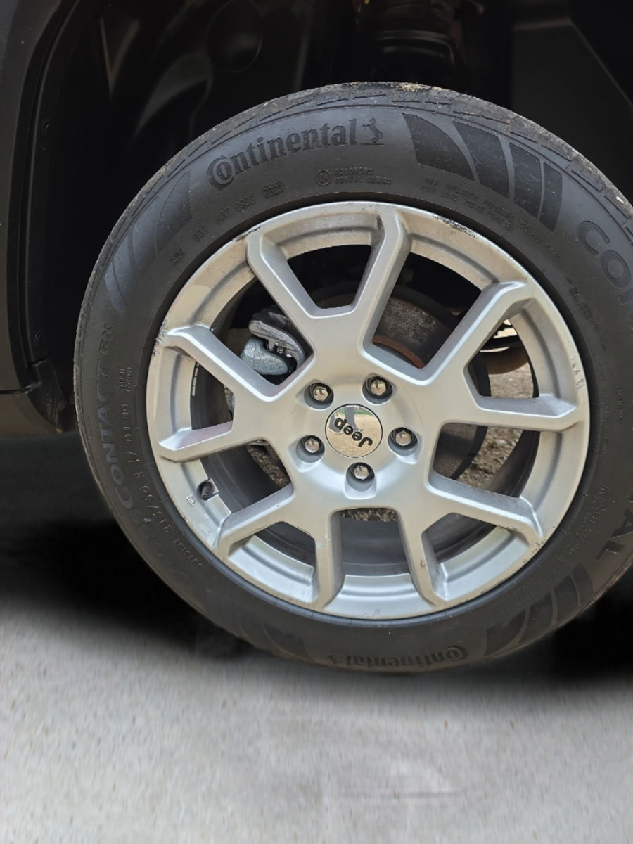 Used 2023 Jeep Renegade Latitude w/ Sun & Fun Group AWD/4WD image 11