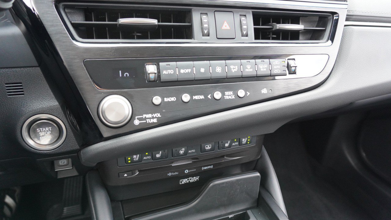 Certified 2022 Lexus ES 350 Ultra Luxury w/ Accessory Package 2 FWD image 19