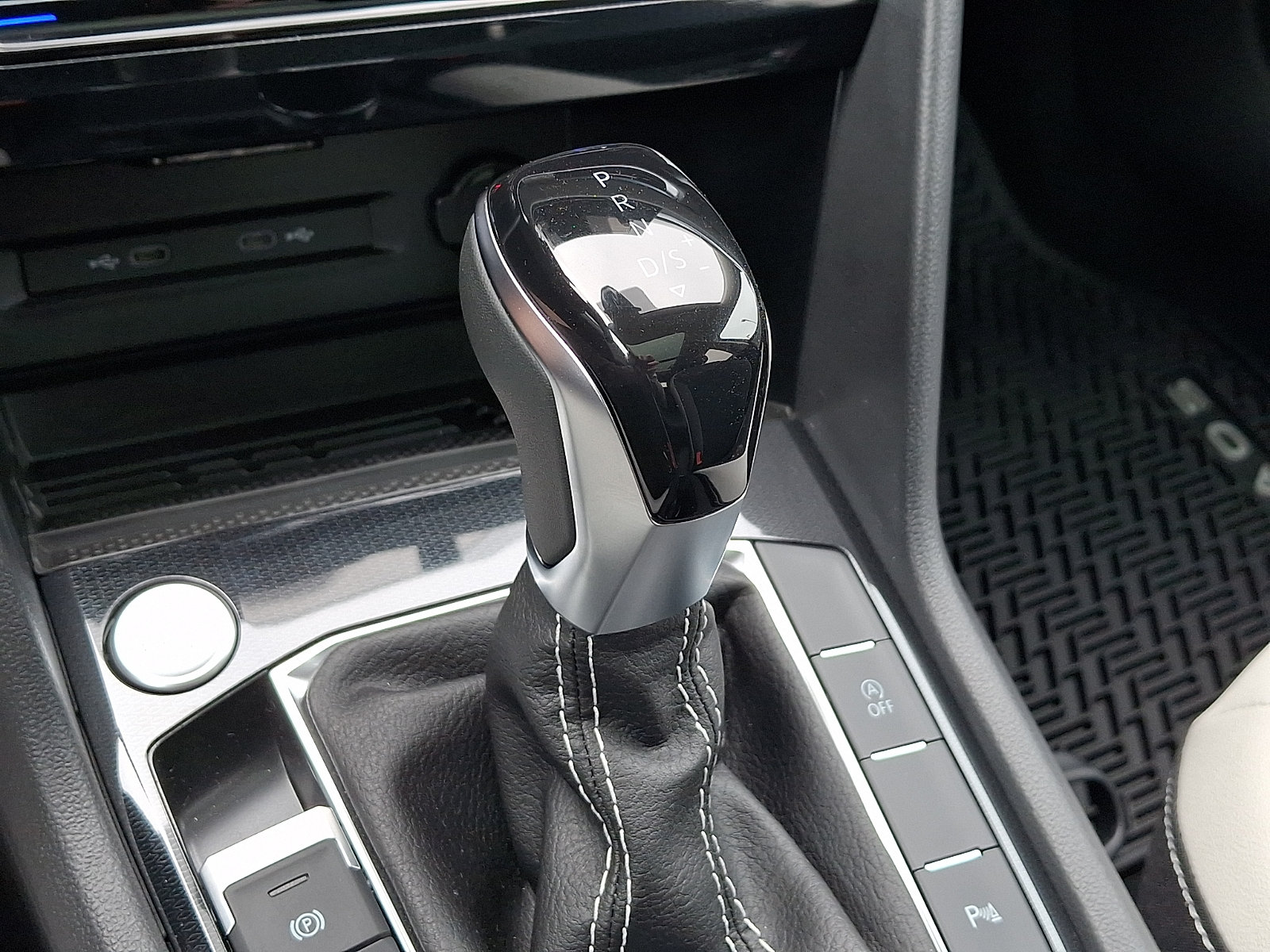 New 2026 Volkswagen Taos SE AWD/4WD image 8