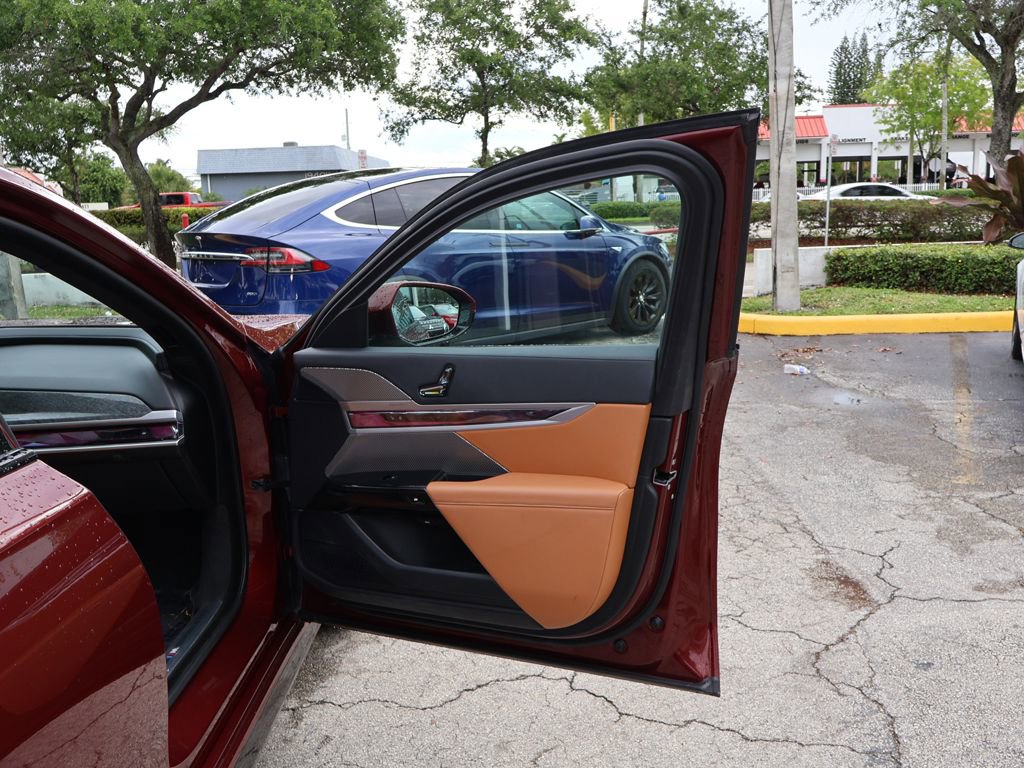 Used 2023 BMW 740i w/ Parking Assistance Package image 28