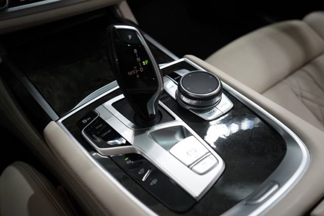 Used 2021 BMW 740i xDrive w/ M Sport Package image 29