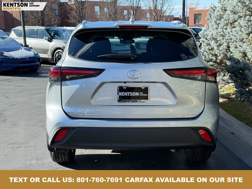 Used 2025 Toyota Highlander XLE image 6