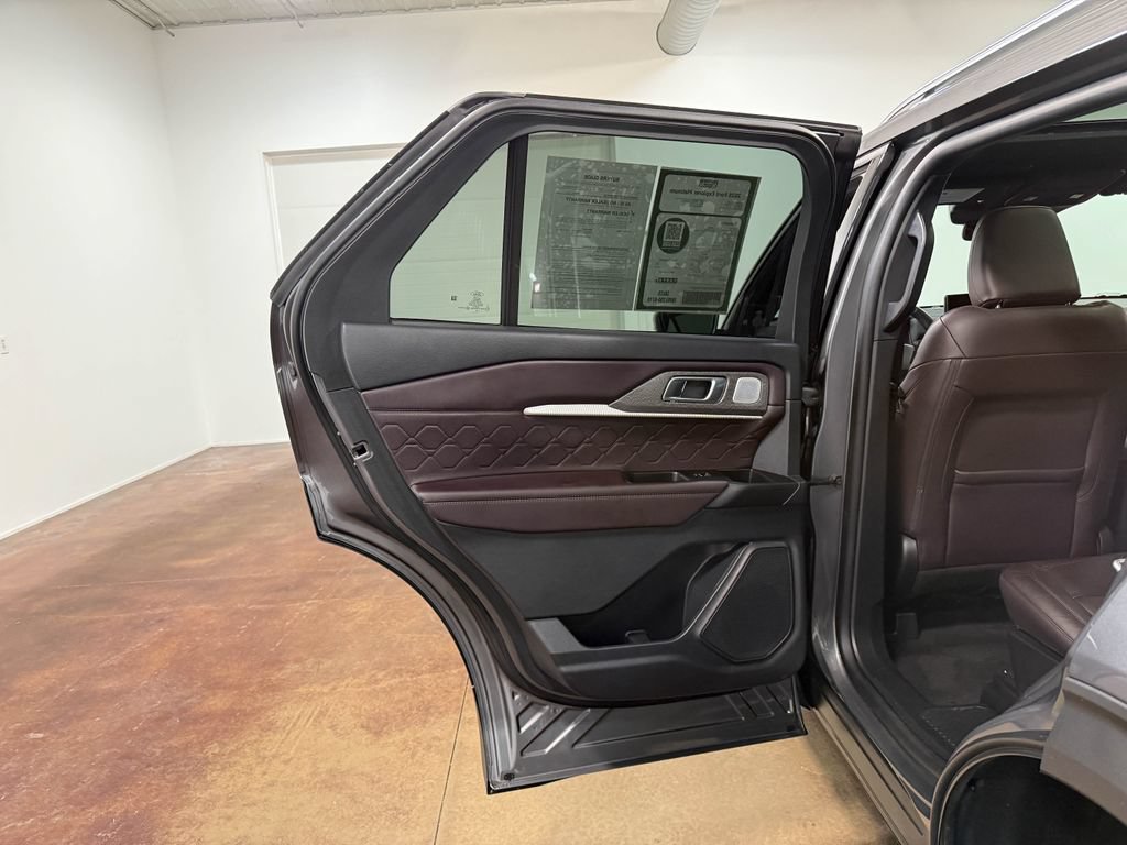 Used 2025 Ford Explorer Platinum w/ LUX Leather Package AWD/4WD image 46