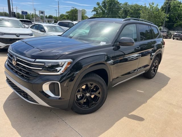 New 2026 Volkswagen Atlas Peak Edition AWD/4WD image 3