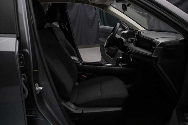 Used 2025 Nissan Kicks S image 16