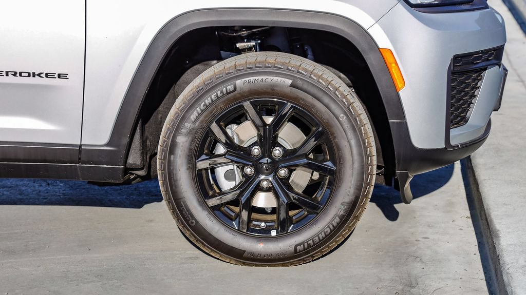 New 2026 Jeep Grand Cherokee Altitude RWD image 11