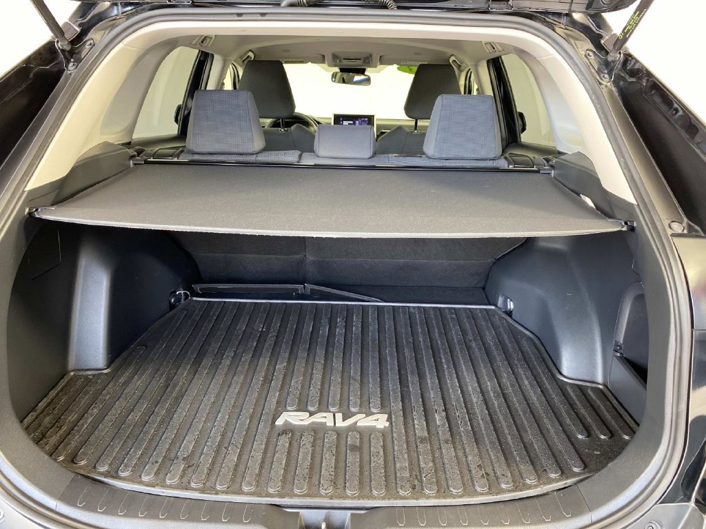 Used 2023 Toyota RAV4 LE AWD/4WD image 8