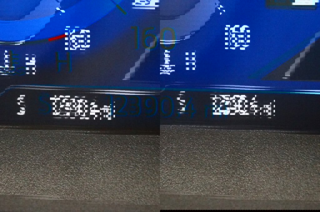 Used 2023 Ford Explorer Platinum w/ Technology Package image 17