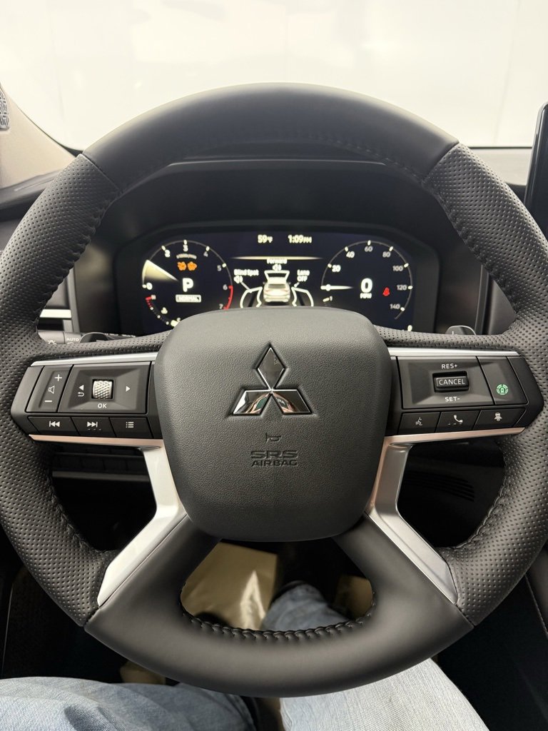 New 2025 Mitsubishi Outlander SEL image 17