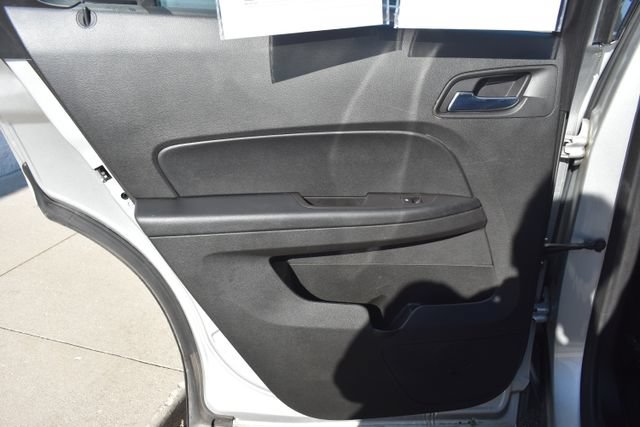 Used 2017 Chevrolet Equinox LS FWD image 28