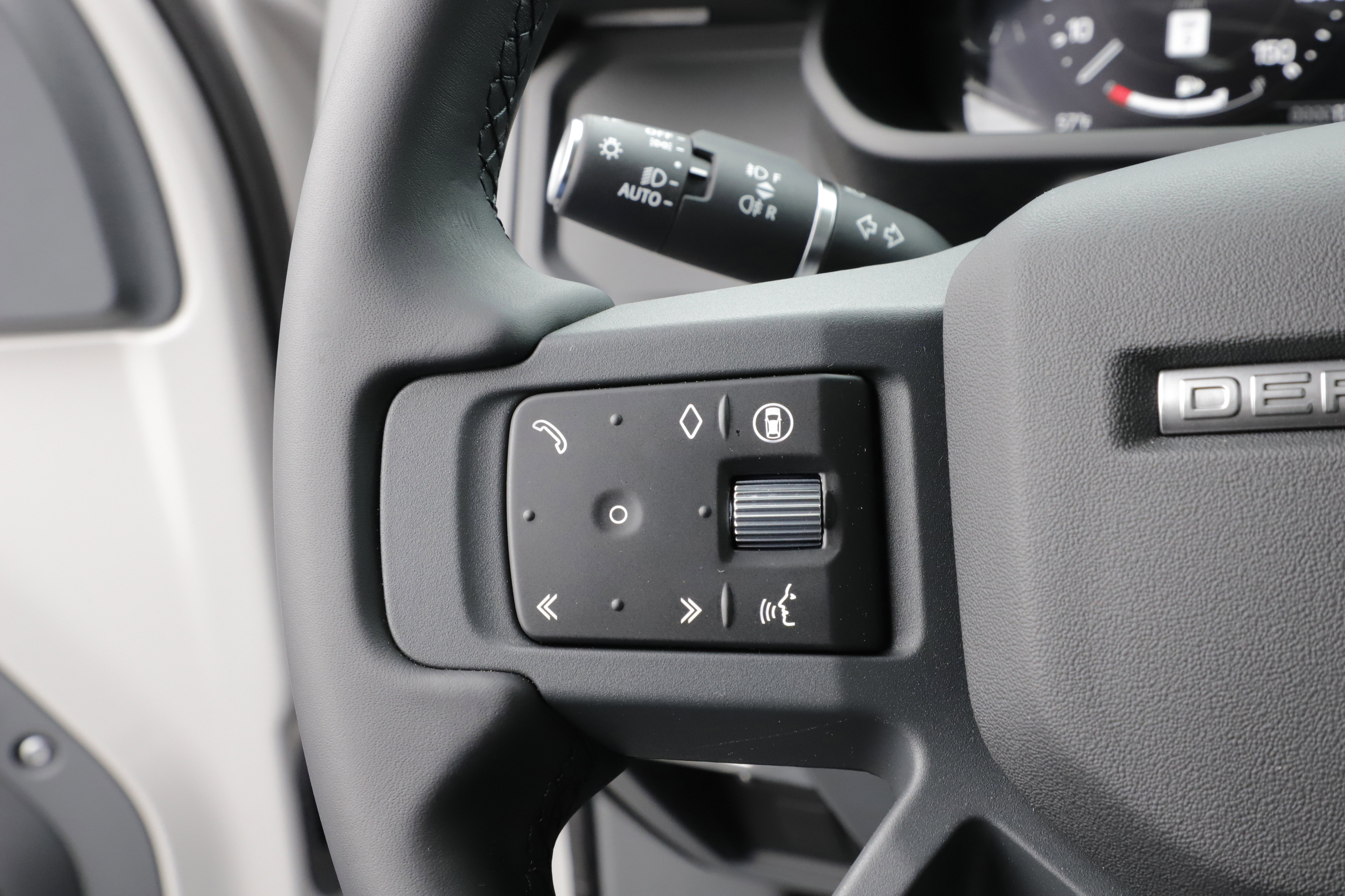 New 2026 Land Rover Defender 110 X-Dynamic SE image 23