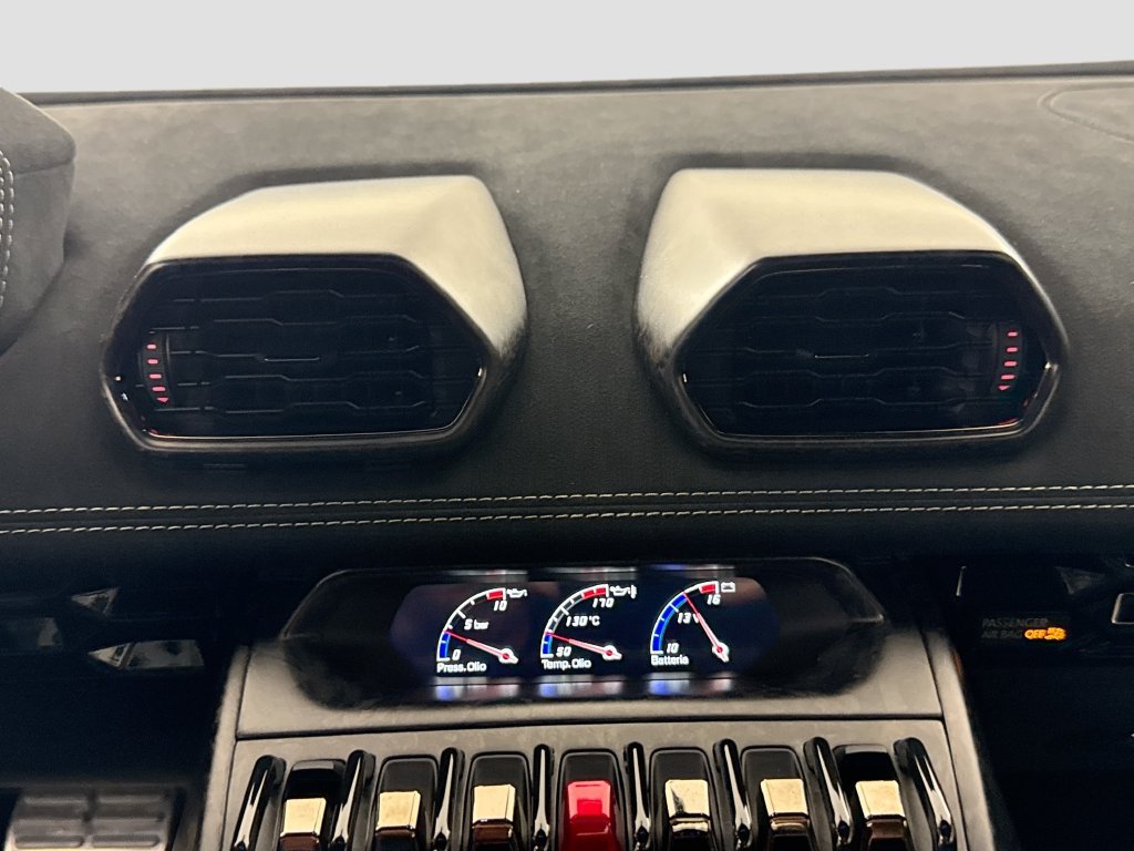 Used 2018 Lamborghini Huracan Performante AWD/4WD image 27