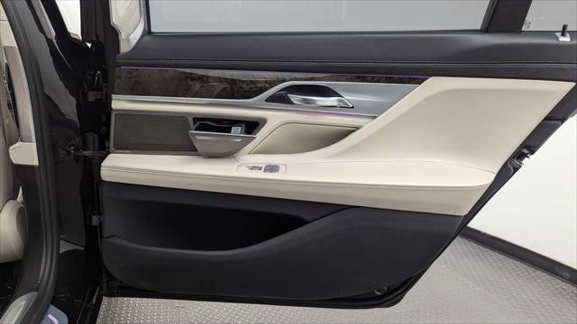 Used 2018 BMW 740i xDrive image 21