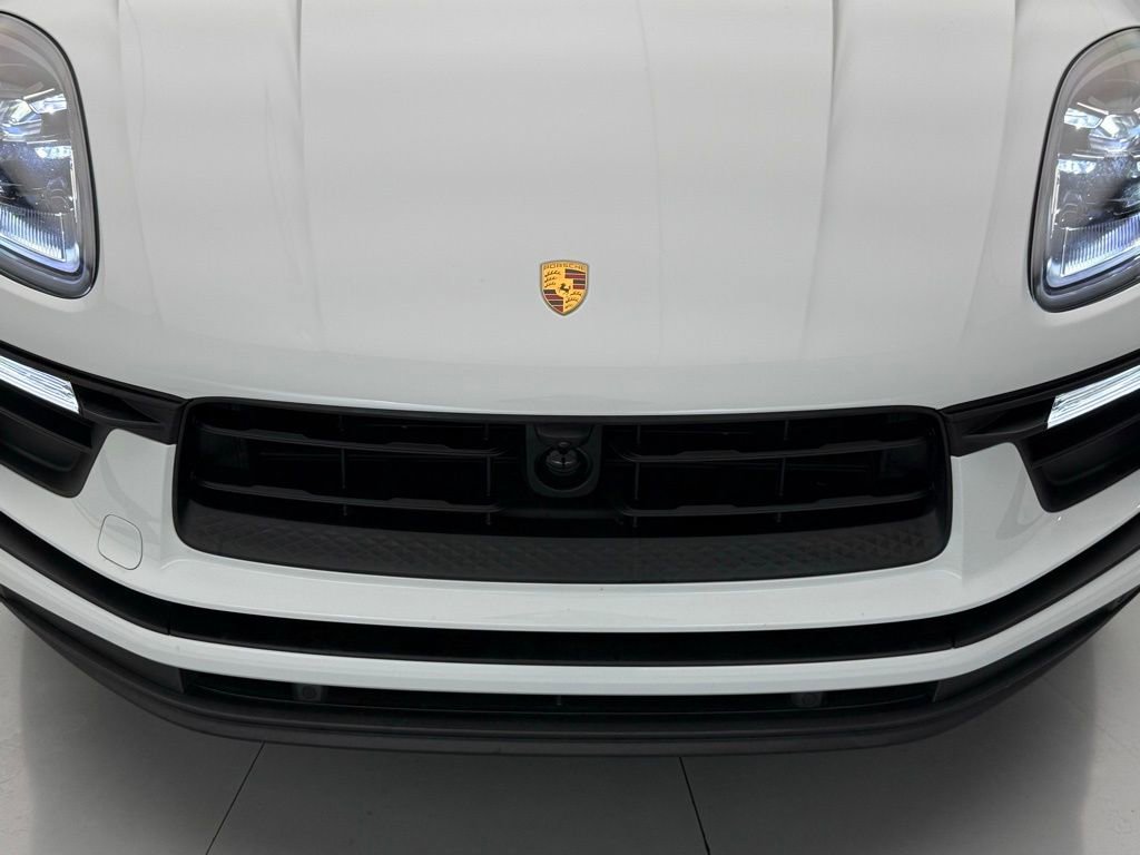 Used 2025 Porsche Macan image 47