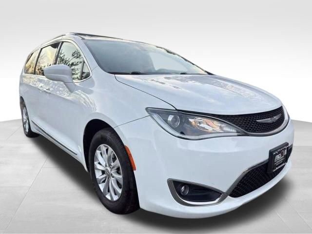 Used 2018 Chrysler Pacifica Touring-L FWD image 9