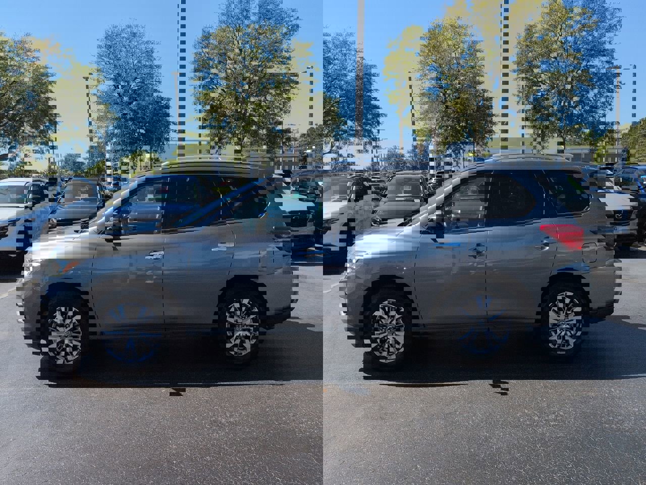 Used 2020 Nissan Pathfinder SL image 7