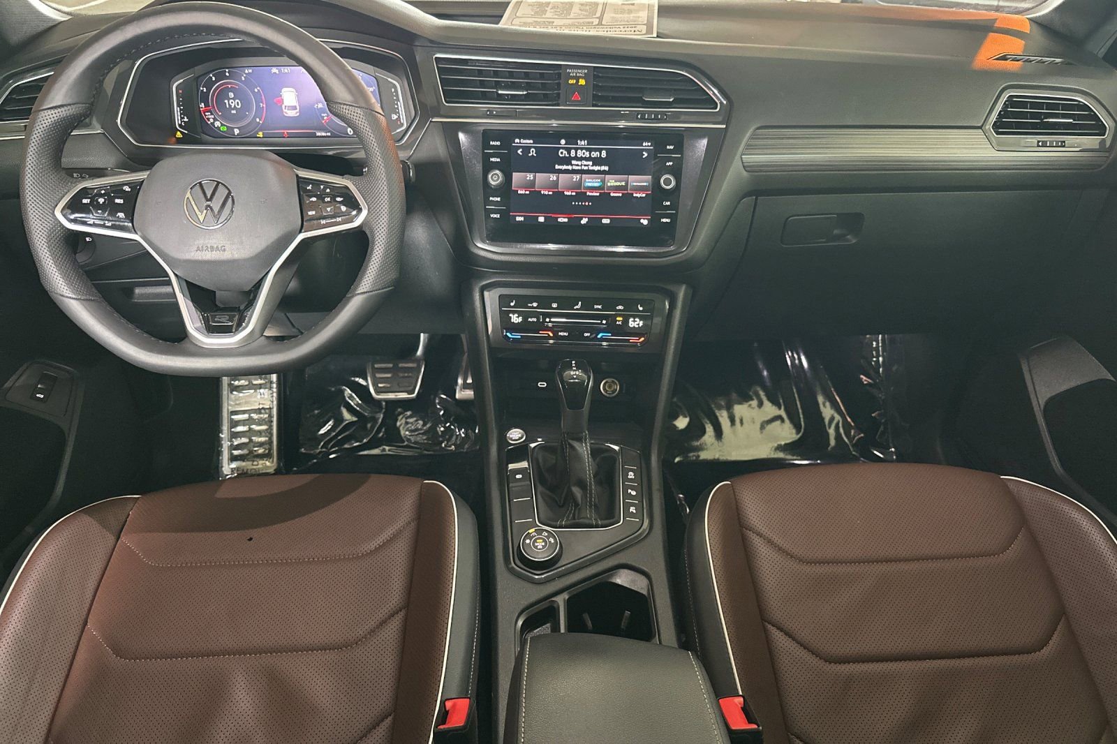 Used 2022 Volkswagen Tiguan SEL R-Line AWD/4WD image 16