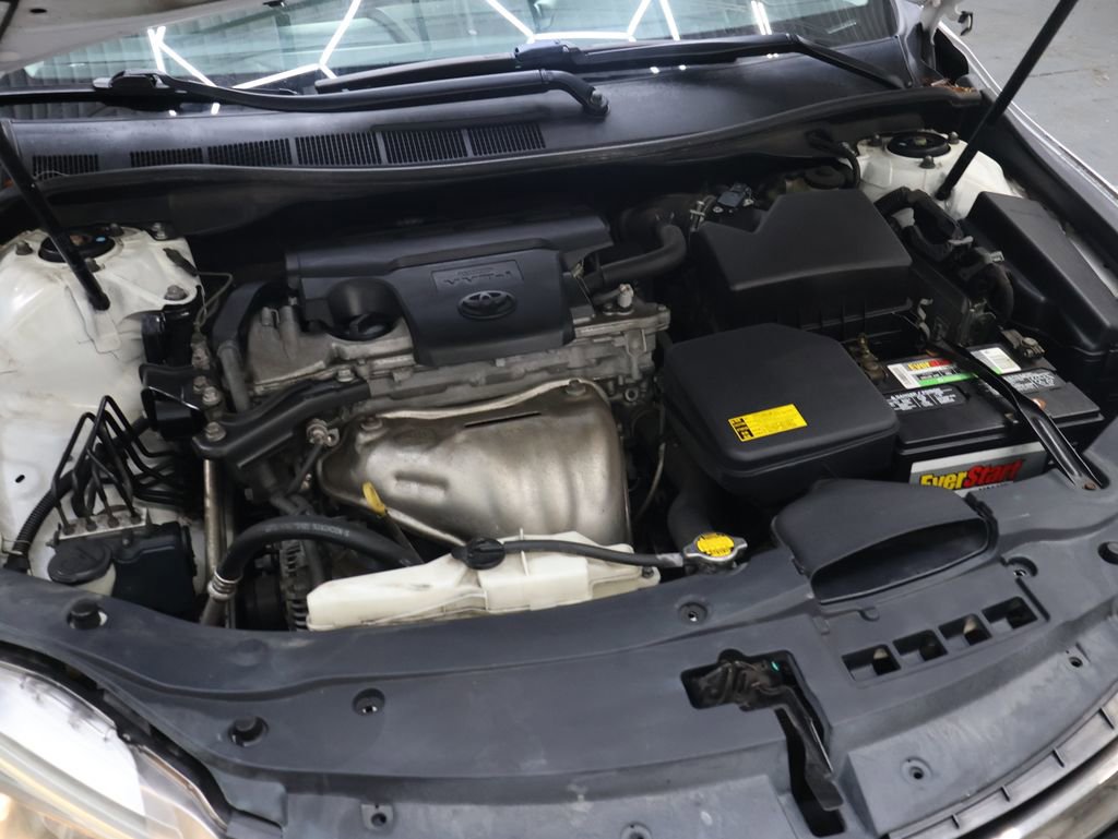 Used 2015 Toyota Camry SE FWD image 30