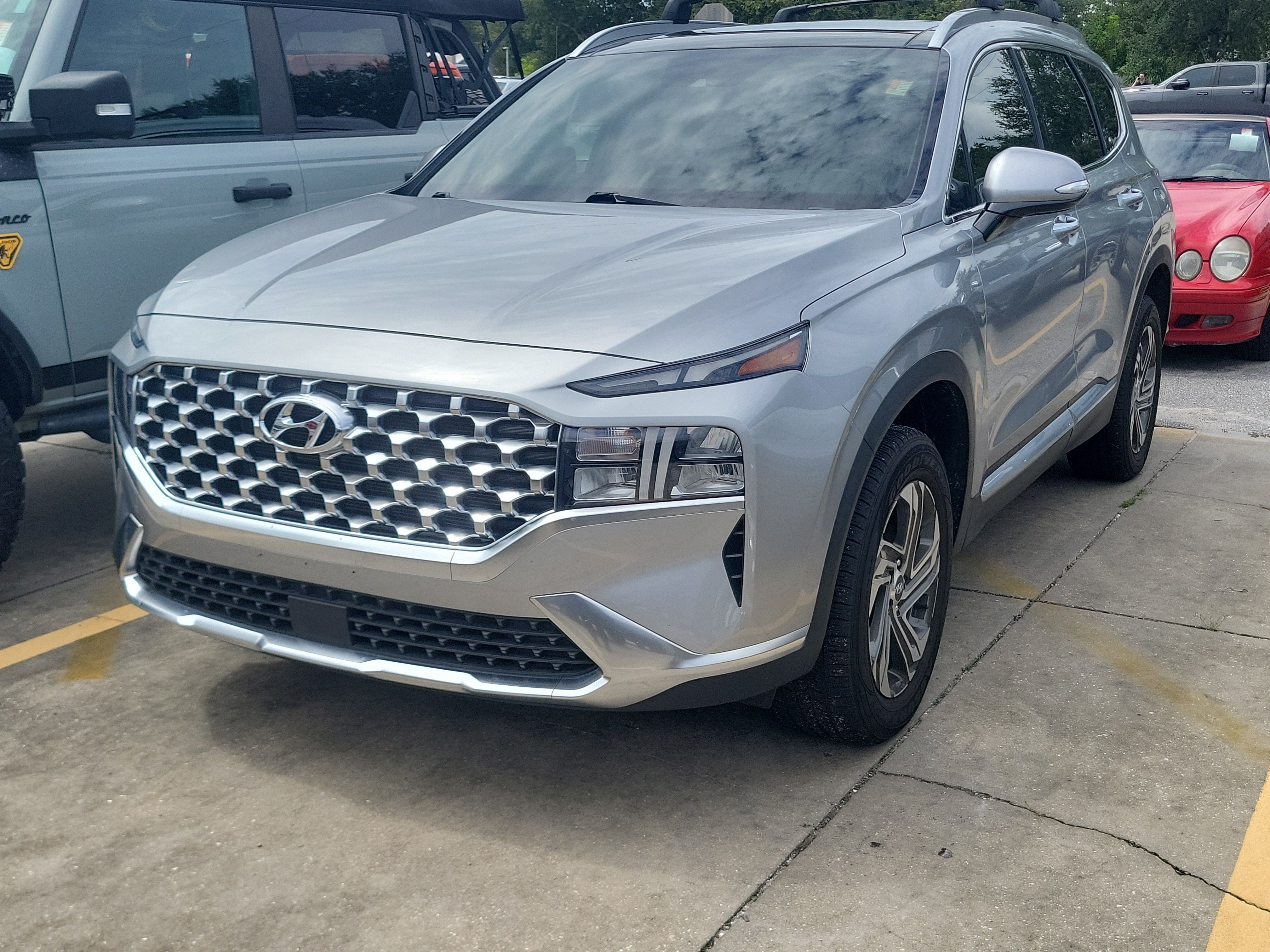 Used 2022 Hyundai Santa Fe SEL w/ Convenience + Premium Package AWD/4WD image 3