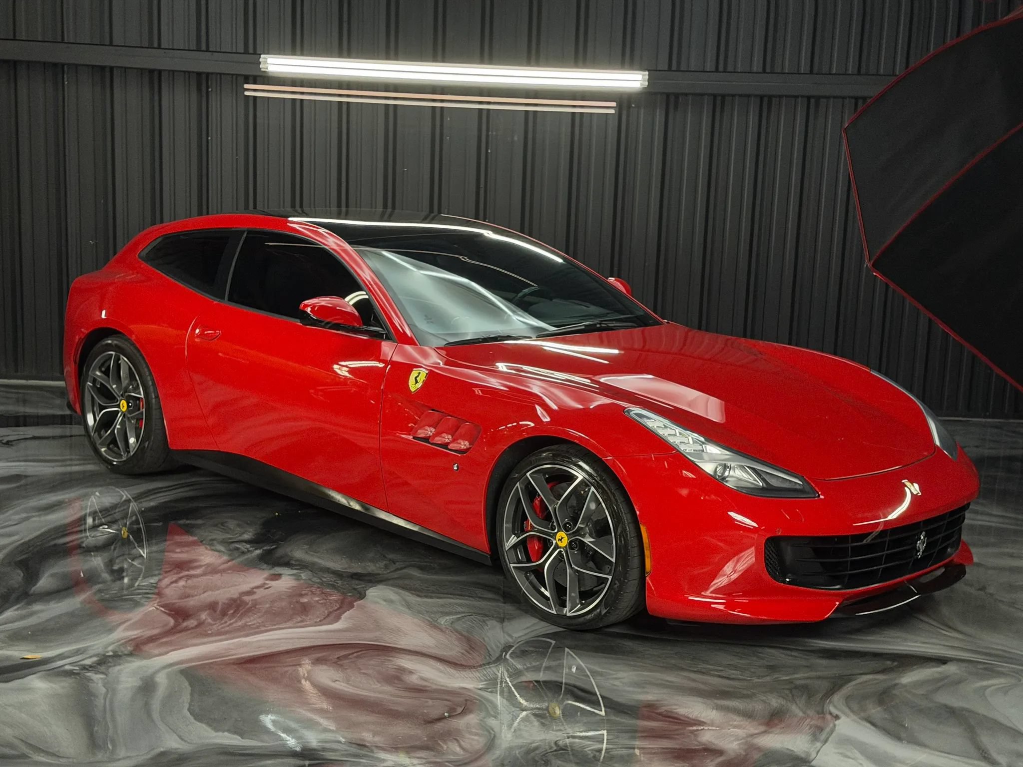 Used 2018 Ferrari GTC4Lusso T RWD image 10