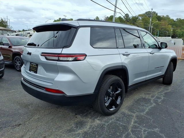 New 2025 Jeep Grand Cherokee L Altitude image 3