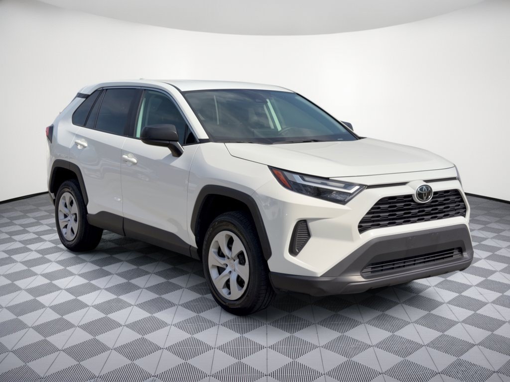 Used 2024 Toyota RAV4 LE AWD/4WD image 7