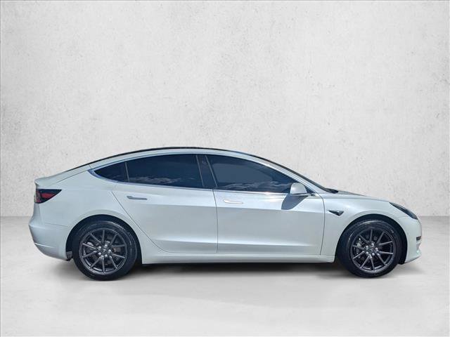 Used 2019 Tesla Model 3 Standard Range Plus image 4