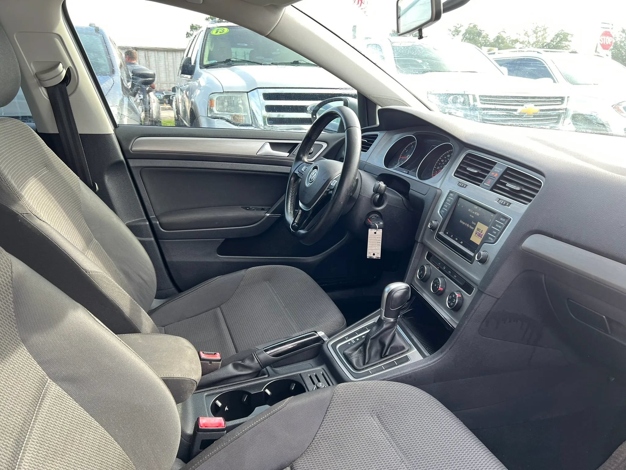 Used 2017 Volkswagen Golf S FWD image 18