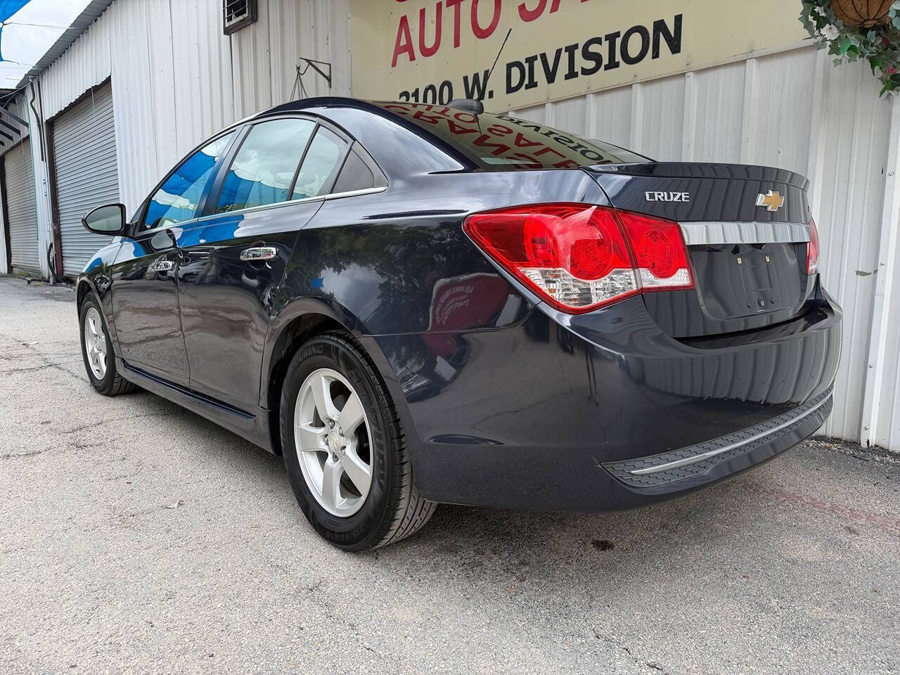 Used 2016 Chevrolet Cruze LT w/ Sun And Sound Package FWD image 9