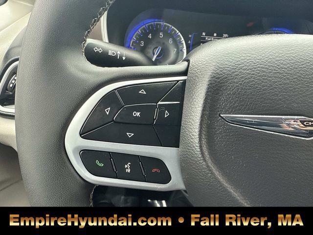 Used 2023 Chrysler Voyager LX image 29