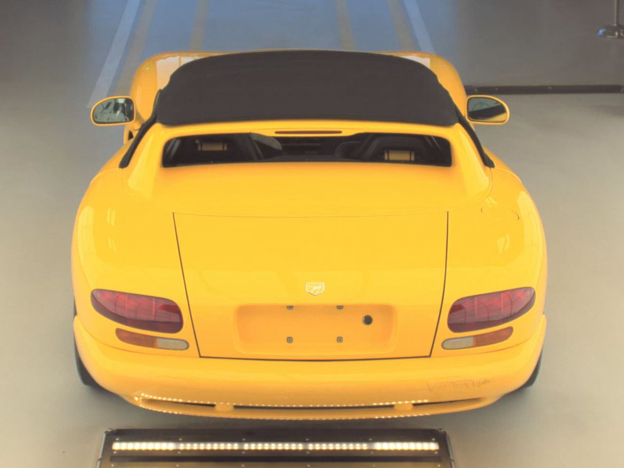 Used 1994 Dodge Viper RT/10 image 3