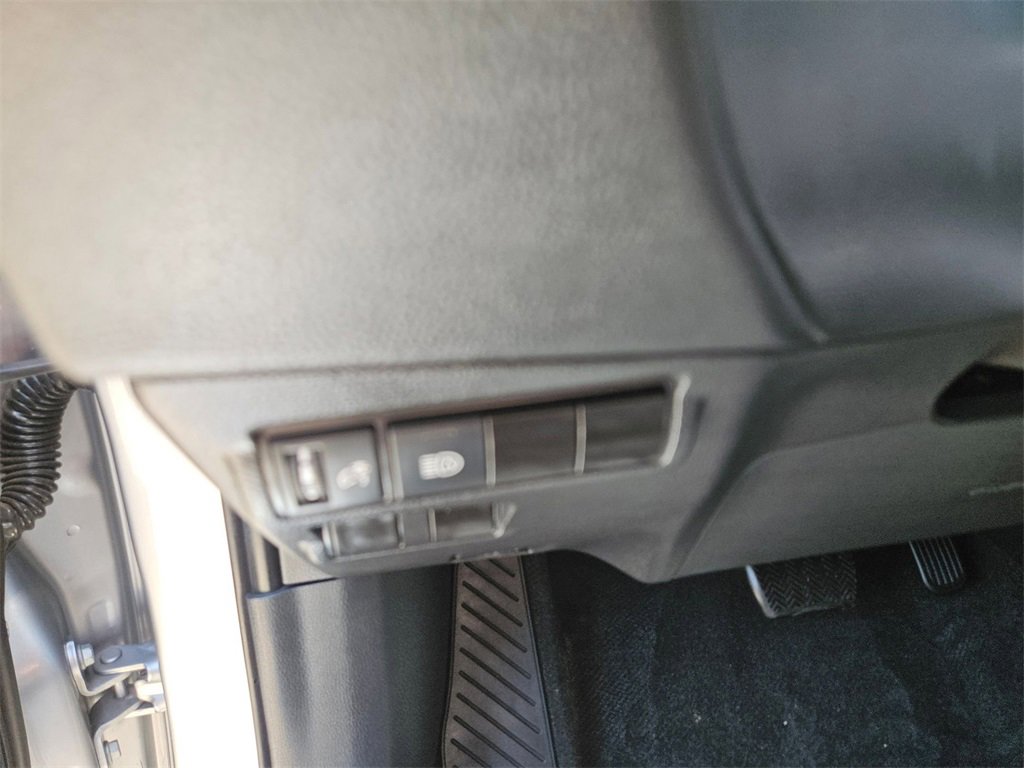 Used 2025 Toyota Corolla Cross LE image 23