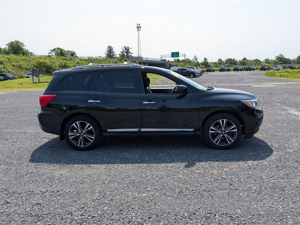 Used 2020 Nissan Pathfinder Platinum image 2