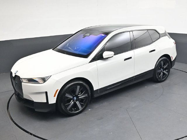 Certified 2024 BMW iX xDrive50 w/ Premium Package AWD/4WD image 27