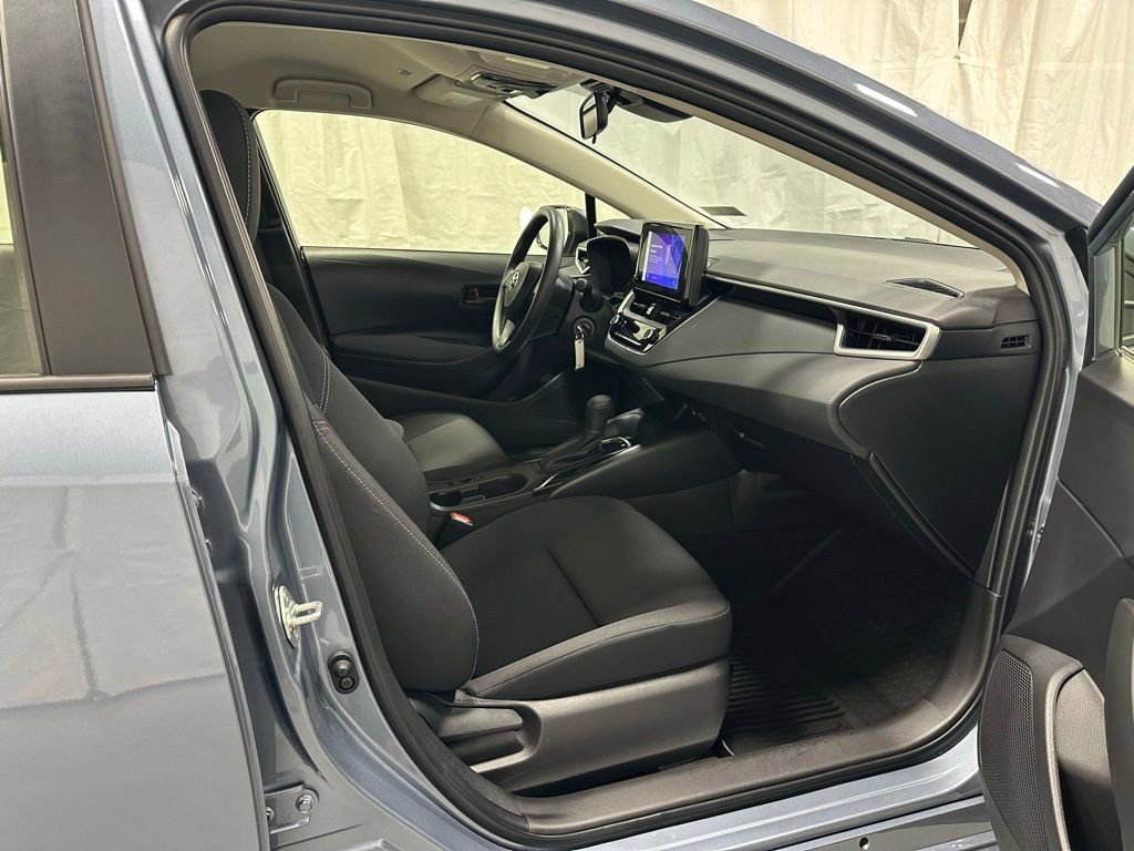 Used 2025 Toyota Corolla LE image 55